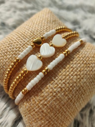 Elegante armband goud en wit. kralenarmband handgemaakt